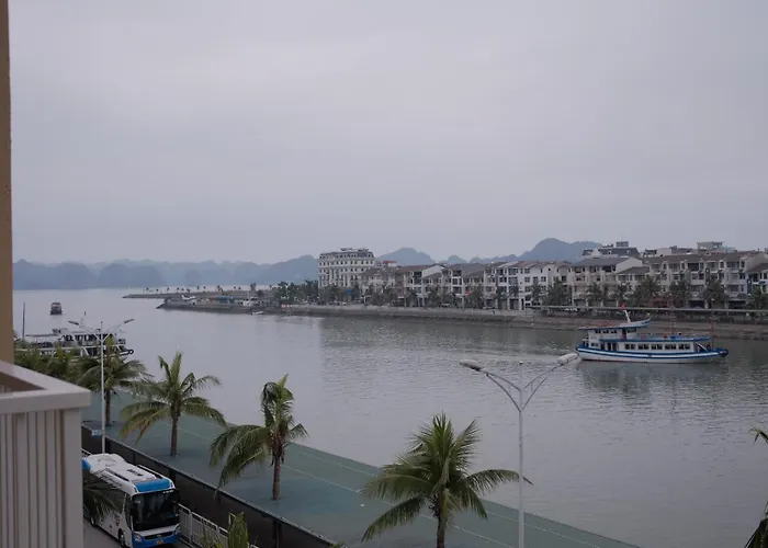 Aparthotel Lamhome Tuan Chau Island *